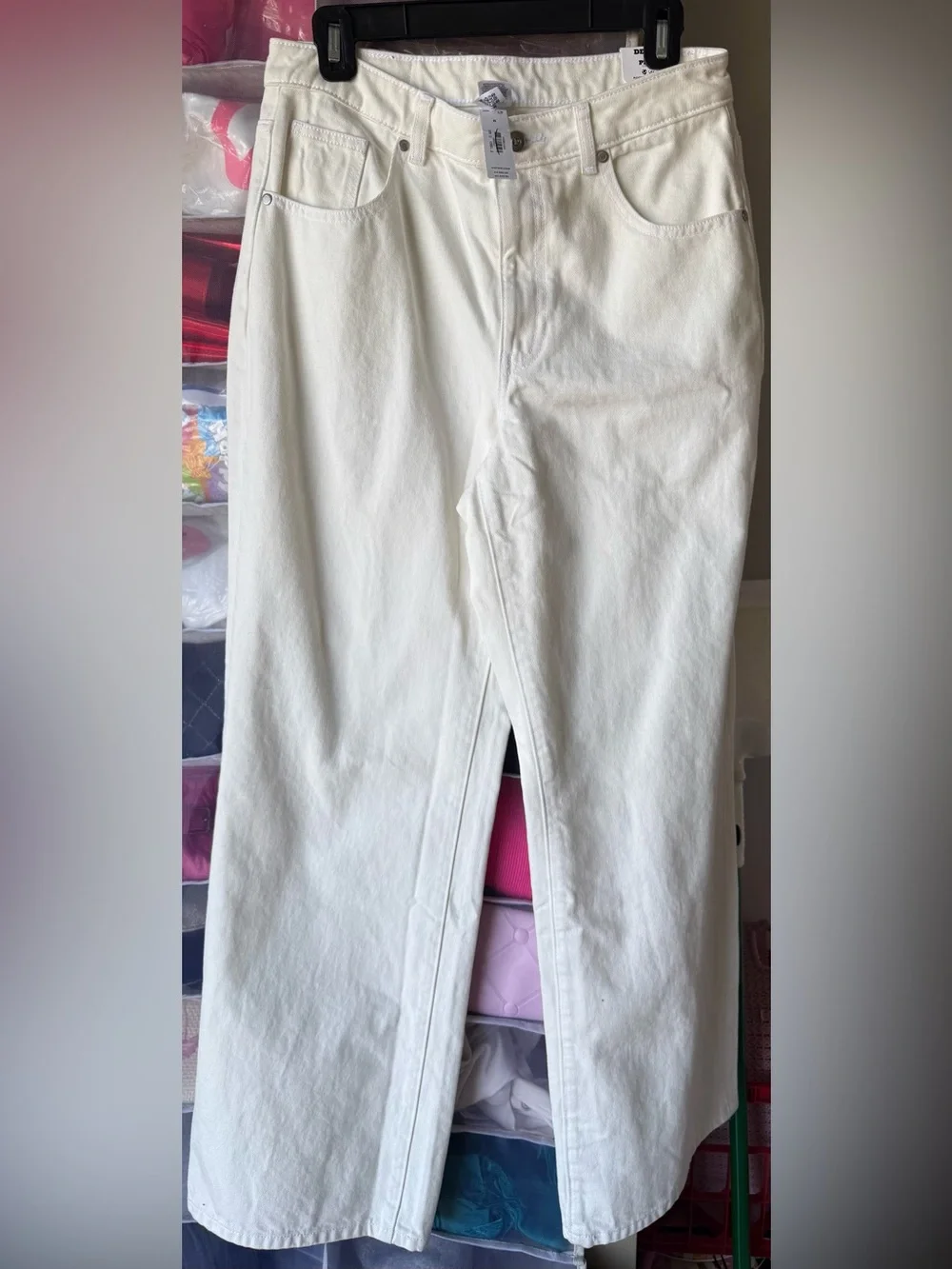 Cropped White Straight-Leg Jeans